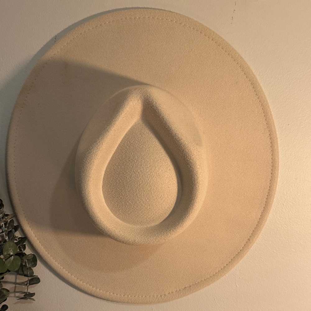 Mainstreet Exchange Stylish Cream Wide-Brim Hat